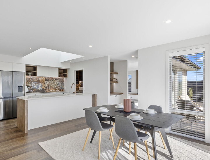 016 Open2view ID596521 Armadale